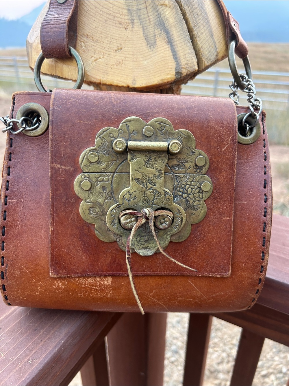 Vintage 70’s Leather Crossbody Bag with Antique Etched Brass Closure - Picture 3 of 15